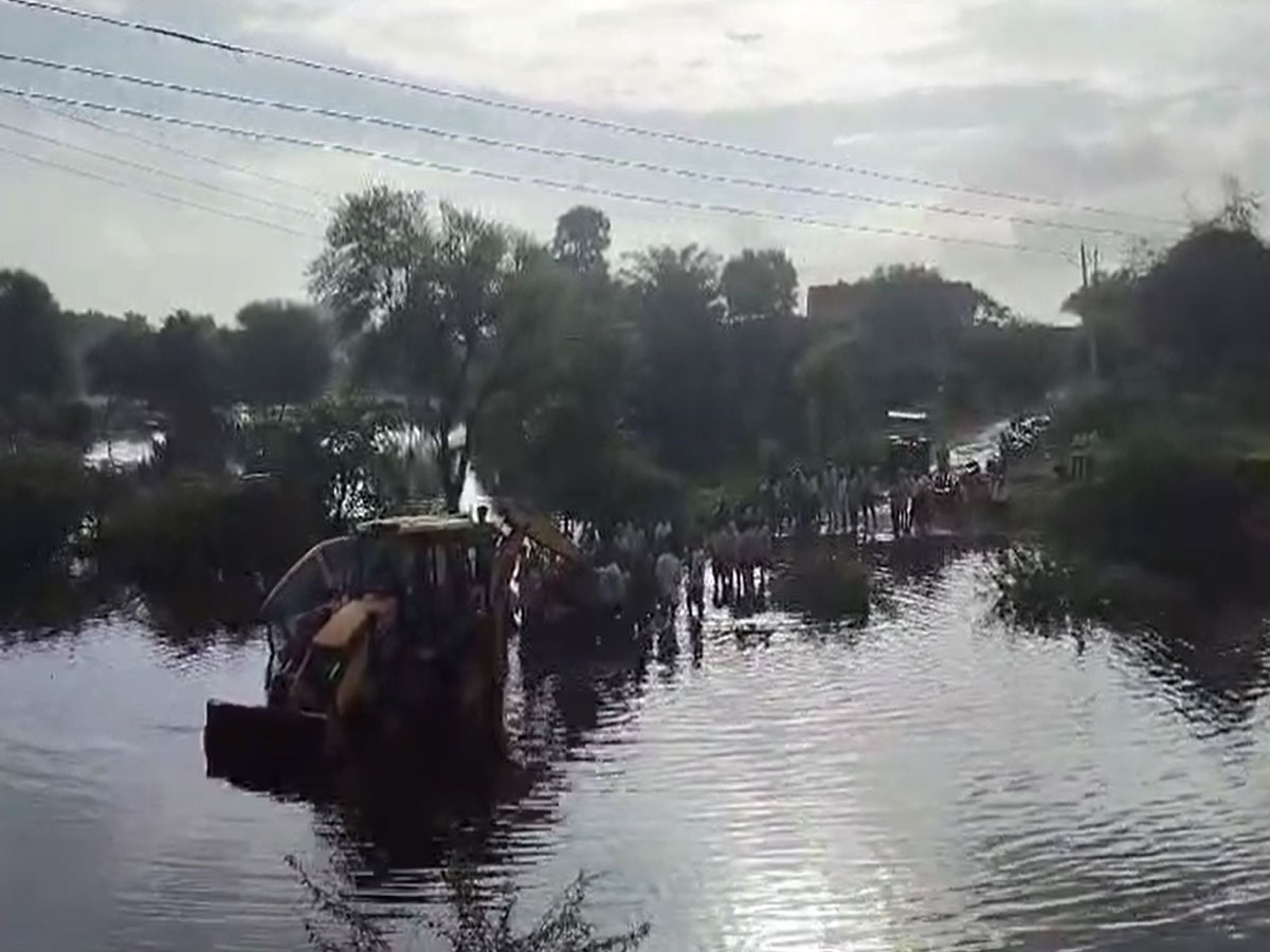 jaipur news School bus overturned in deep drain in Kotputli see accident photos