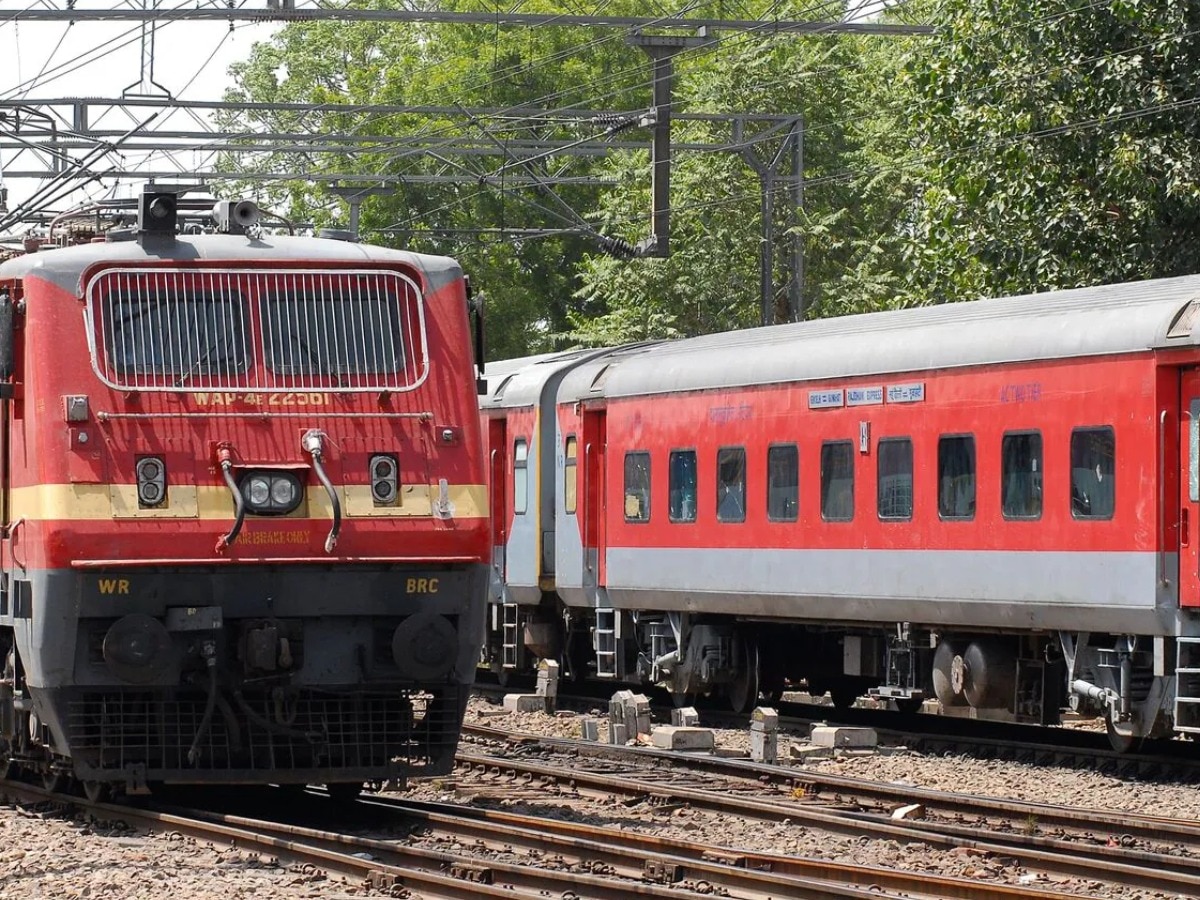 indian railway Ratlam Baroda train drowned