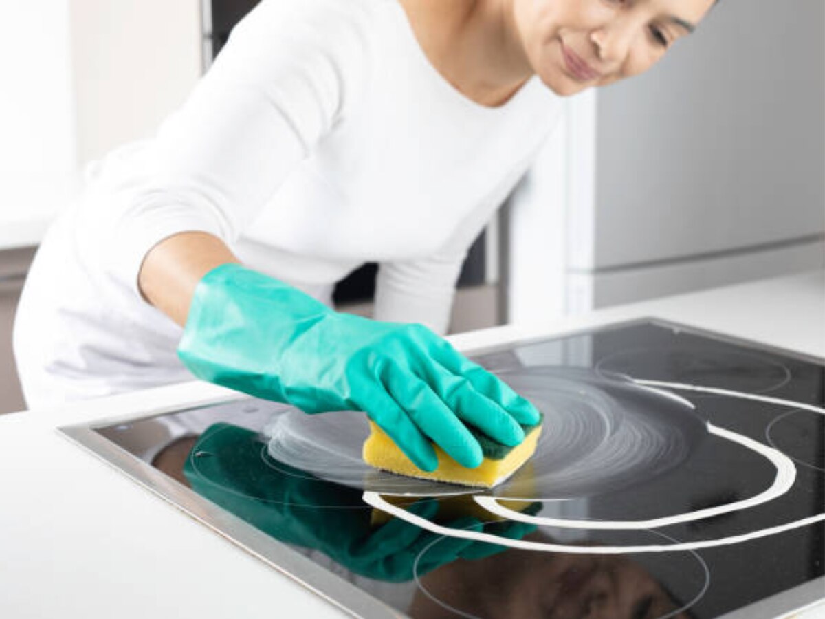 Cleaning Tips: इंडक्शन पर करते हैं कुकिंग, तो जान लें इसे साफ करने का सही तरीका