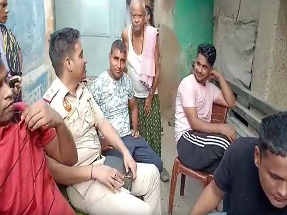 पूर्णिया में दिल्ली पुलिस की टीम को लोगों ने बंधक बना लिया