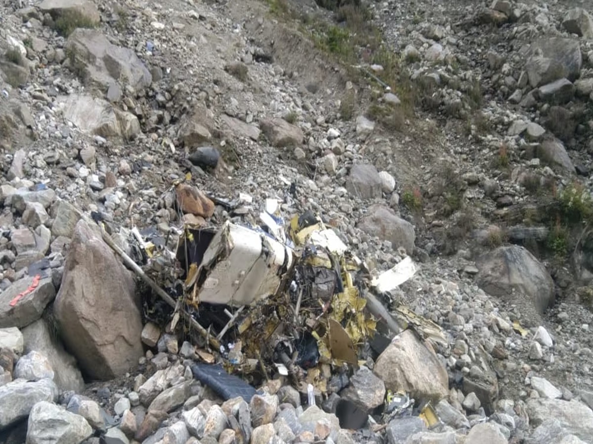 Kedarnath Helicopter News: रुद्रप्रयाग में आसमान से जमीन पर गिरा खराब एमआई-17 हेलीकॉप्टर