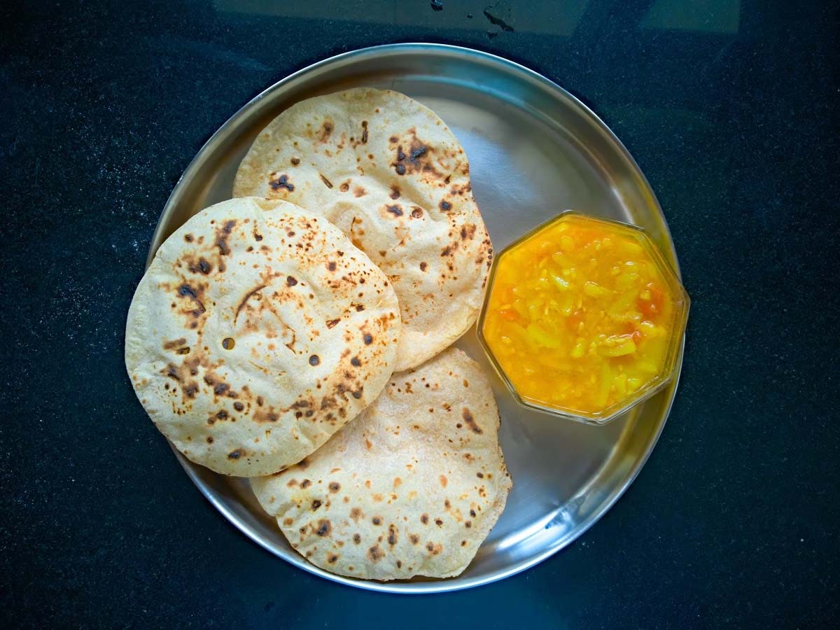 Na Gali Roti Thali mein 3 Roti Ek Sath Kyon Nahin Rakhni Chahiye Why 3 Rotis should ...