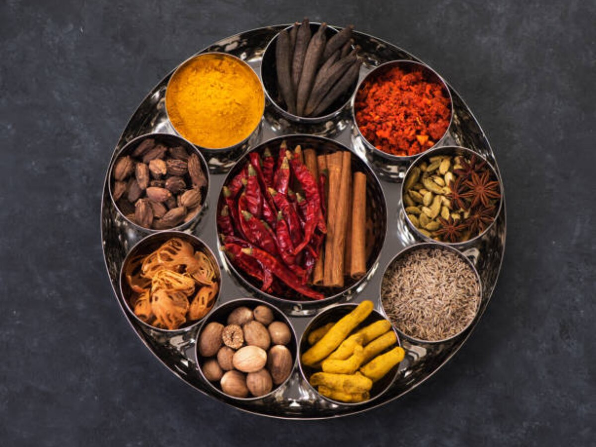 Indian Spices: मसाला दानी में बंद सेहत का राज, नहीं जानते लोग, आधे दर्जन से ज्यादा बीमारियों से रोज बचा रहे ये 7 मसाले