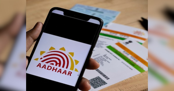 Aadhaar Card: फ्री में आधार की जानकारी को अपडेट कराने का है मौका, जल्द इस तारीख तक कर लें ये काम