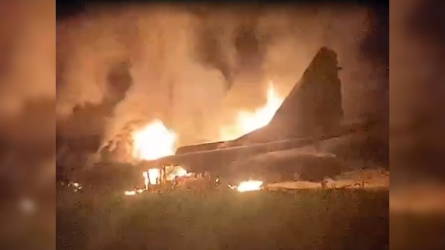 MiG-29 fighter crashes in Barmer: बाड़मेर में भारतीय वायुसेना का फाइटर जेट मिग-29 क्रैश, हादसे में बाल-बाल बचे पायलट 