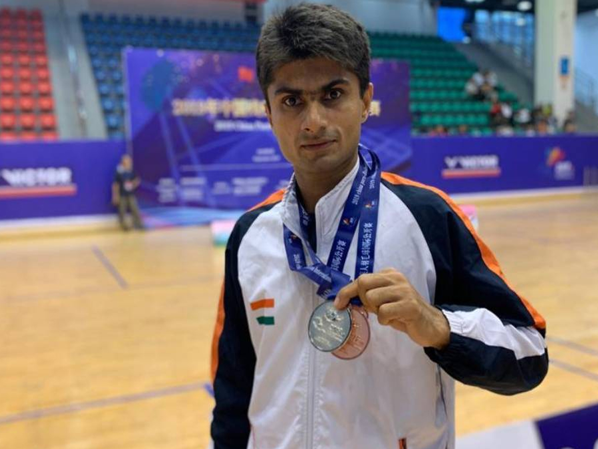 IAS Suhas LY won silver medal in Paris Paralympics 2024 suhas ...