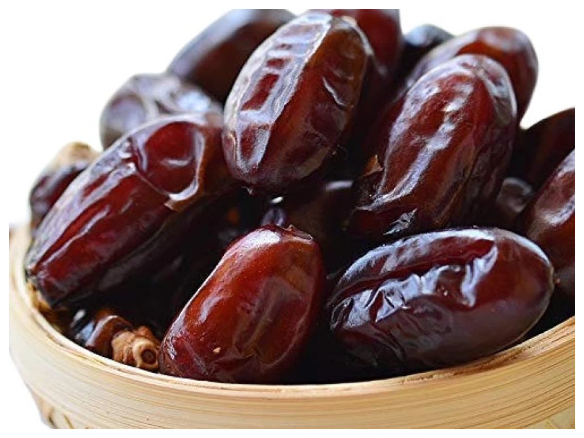 पानी में नहीं, दूध में भिगोकर खाएं खजूर, होंगे 10 फायदे... 47 नींद अच्छी आती है