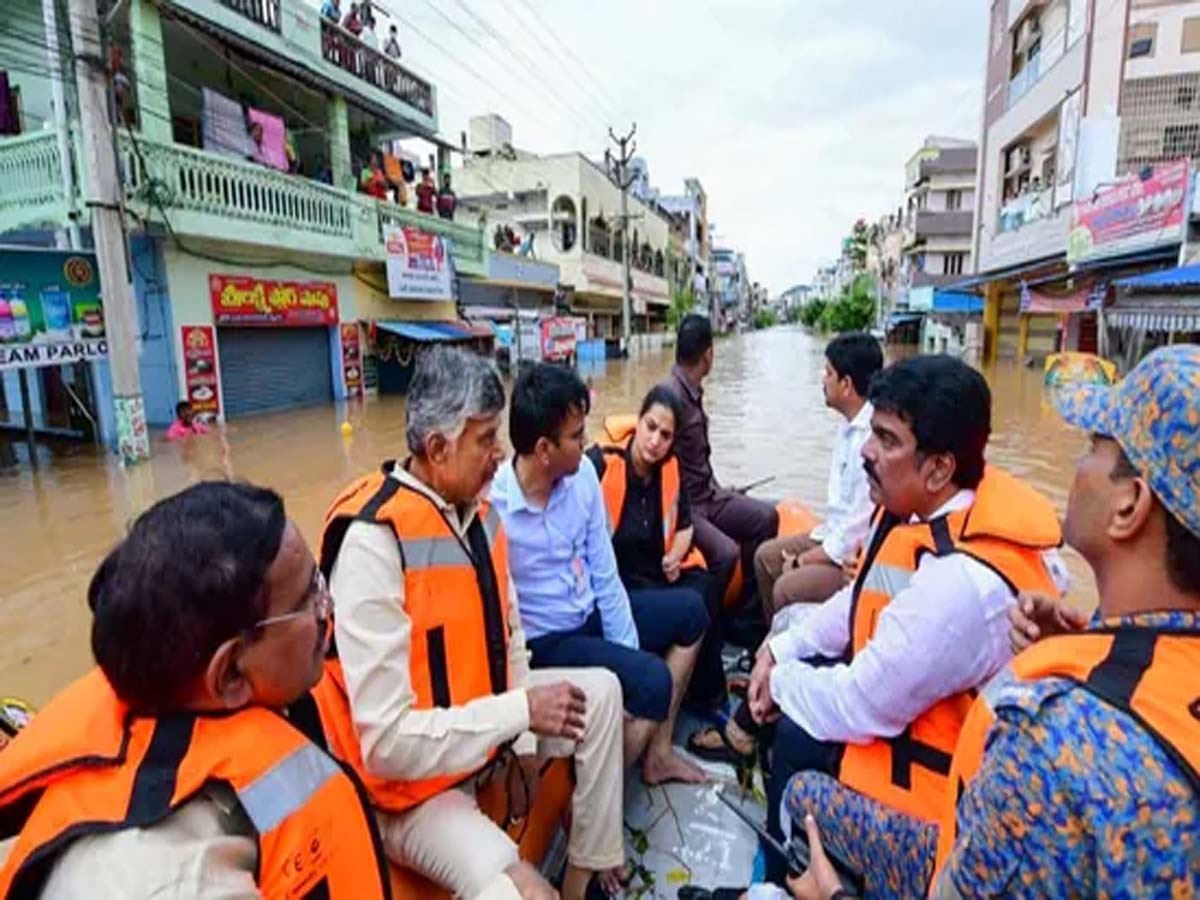 Telangana Rain: तेलंगाना और आंध्र प्रदेश में बाढ़!, जानें क्या हैं दोनों राज्यों में हालात?