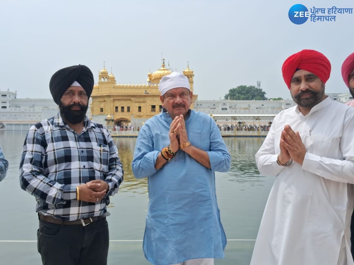 Amritsar News: ਪ੍ਰੋ. ਐਸ ਪੀ ਸਿੰਘ ਬਘੇਲ ਸੱਚਖੰਡ ਸ੍ਰੀ ਹਰਿਮੰਦਰ ਸਾਹਿਬ ਹੋਏ ਨਤਮਸਤਕ, ਸ਼੍ਰੋਮਣੀ ਕਮੇਟੀ ਅਧਿਕਾਰੀਆਂ ਵੱਲੋਂ ਸਨਮਾਨਿਤ