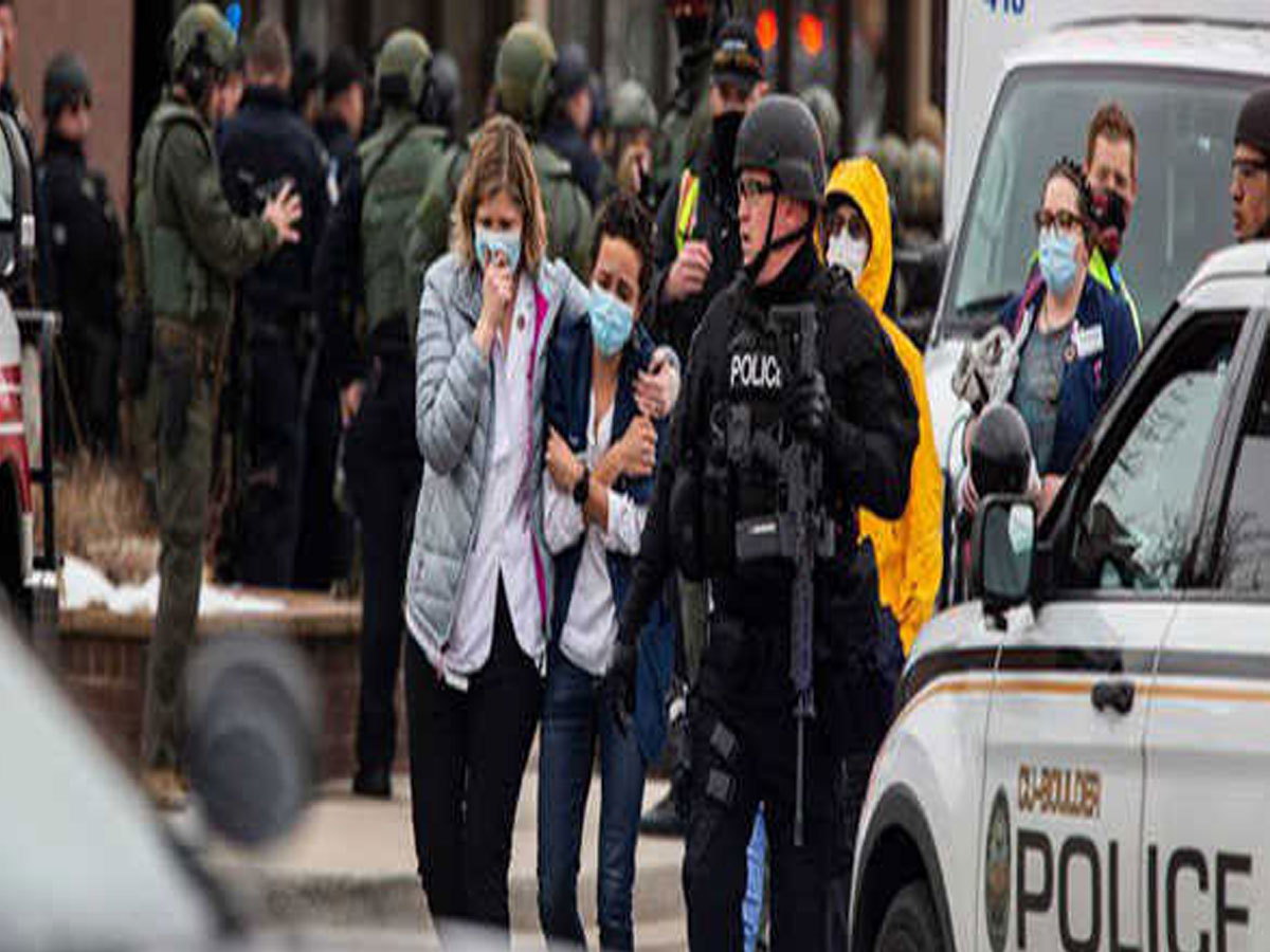 गोलीबारी से थर्राया अमेरिका, जॉर्जिया के हाई स्कूल में भीषण गोलीबारी, 4 की मौत गोलीबारी से थर्राया अमेरिका, जॉर्जिया के हाई स्कूल में भीषण गोलीबारी, 4 की मौत