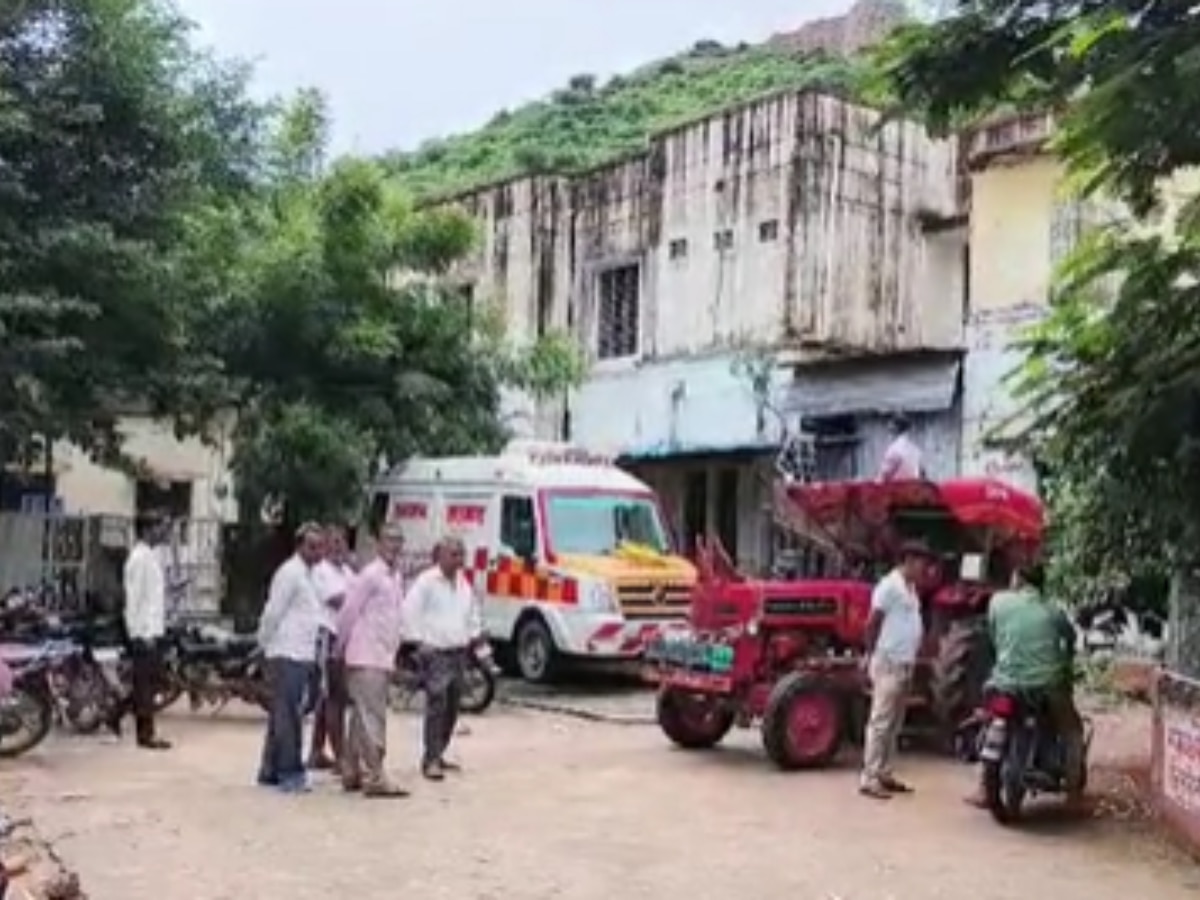 Karauli News: राजस्थान के सपोटरा में दर्दनाक हादसा, ट्रेन की चपेट में आने से तीन युवकों की मौत 