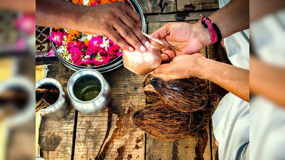 Pitra paksha aarti in hindi paath during pitra dev aarti in shradh ...