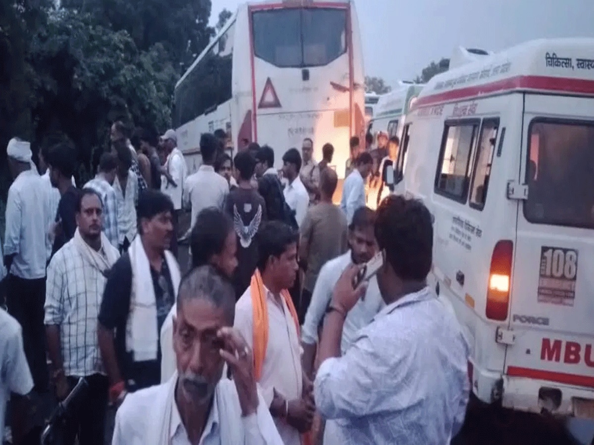 Hathras Raod Accident: हाथरस में बस और लोडिंग वाहन में हुई टक्कर, 15 की मौके पर ही मौत, 18 घायल 