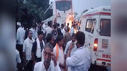 हाथरस में बस और लोडिंग वाहन में हुई टक्कर, 15 की मौके पर ही मौत, 18 घायल 