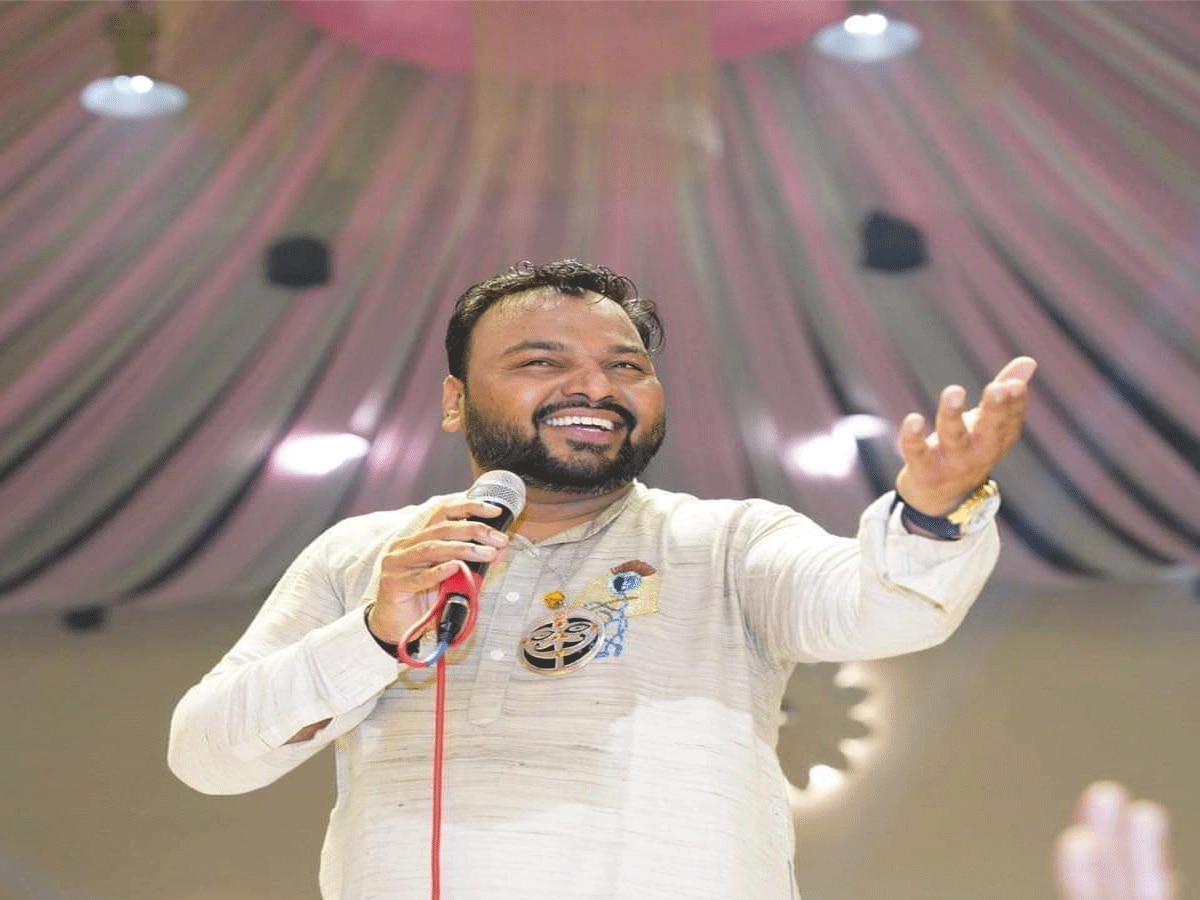 Khatu Shyam ji singer Kanahiya Mittal used to sell goods by putting a stall 