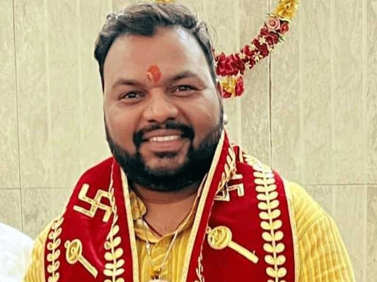 Khatu Shyam ji singer Kanahiya Mittal used to sell goods by putting a stall 