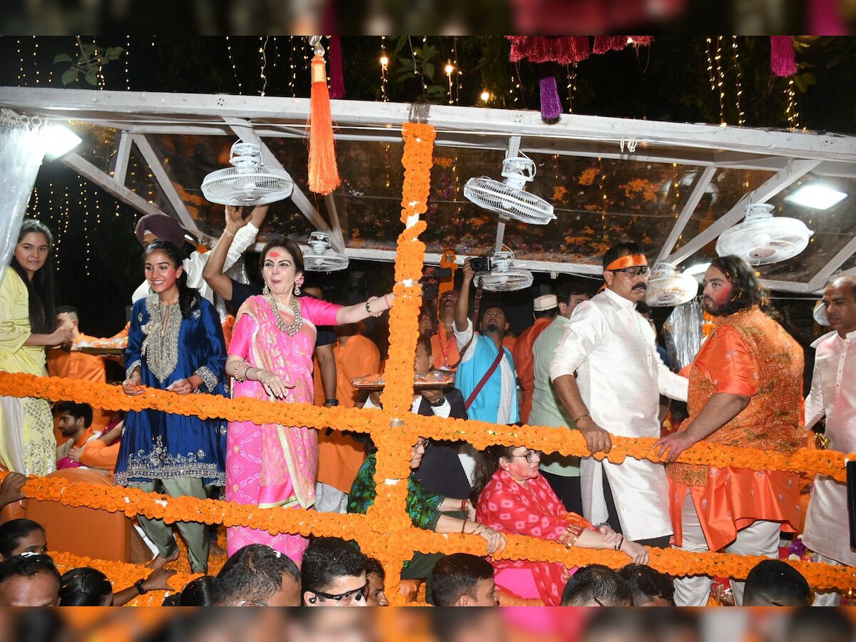 नीता अंबानी पिंक साड़ी में लगीं खूबसूरत