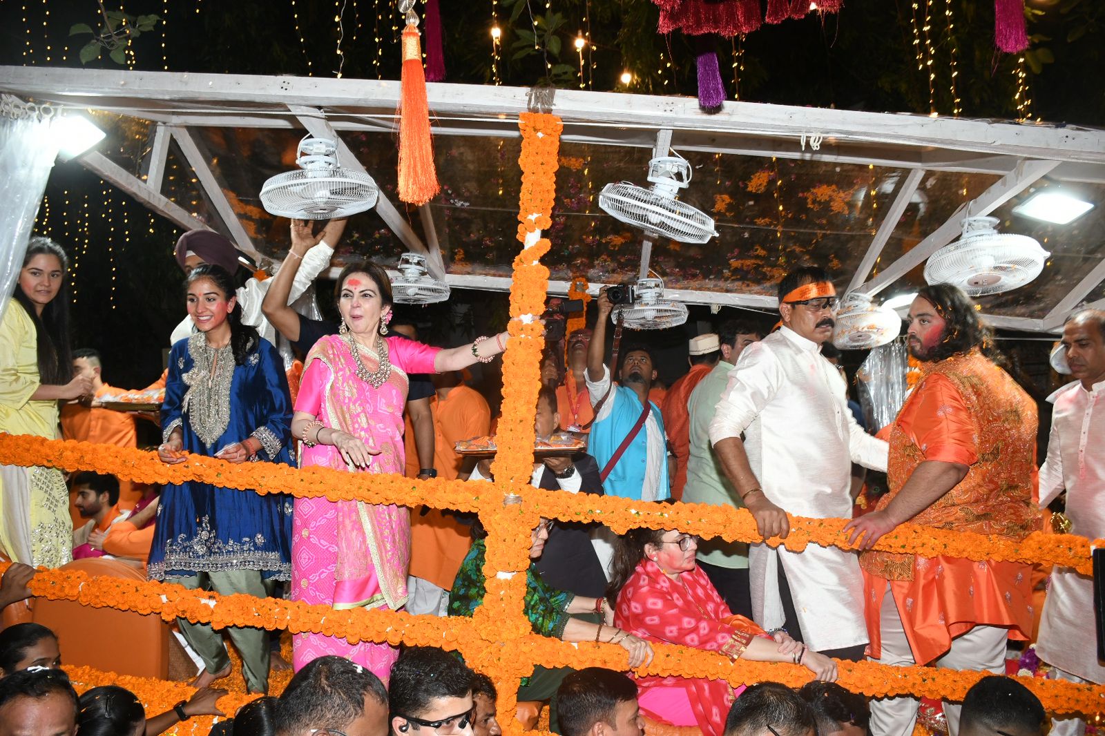 नीता अंबानी पिंक साड़ी में लगीं खूबसूरत