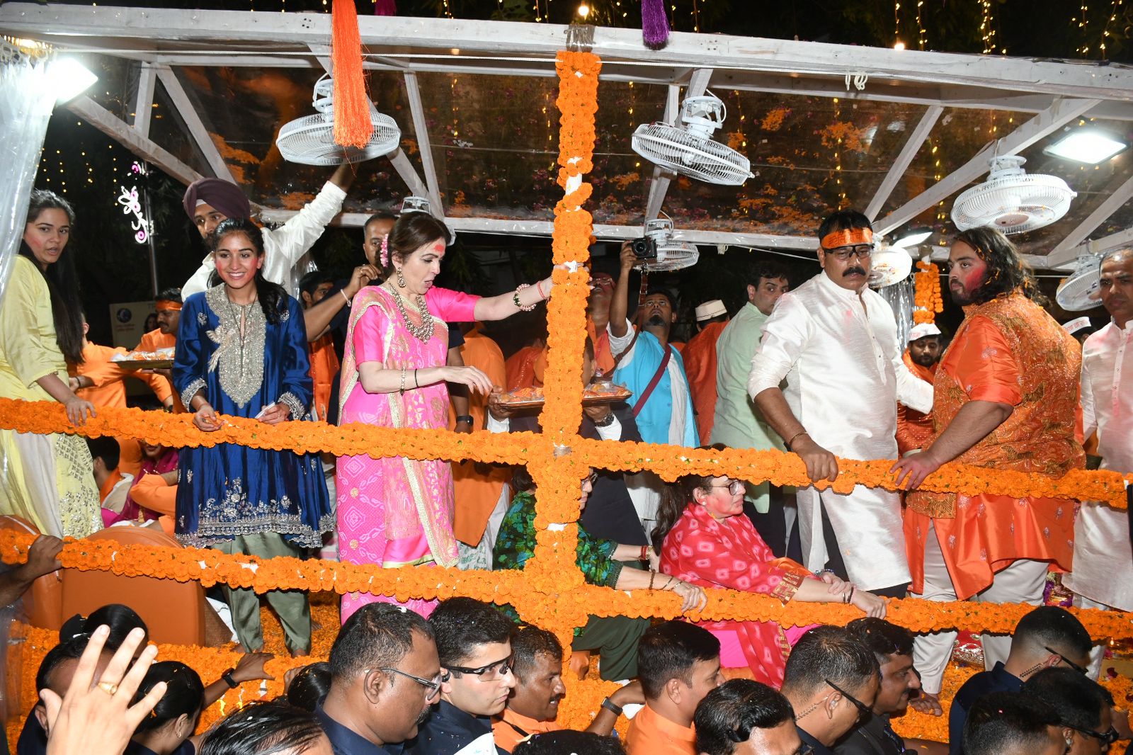 साथ नजर आए अनंत अंबानी