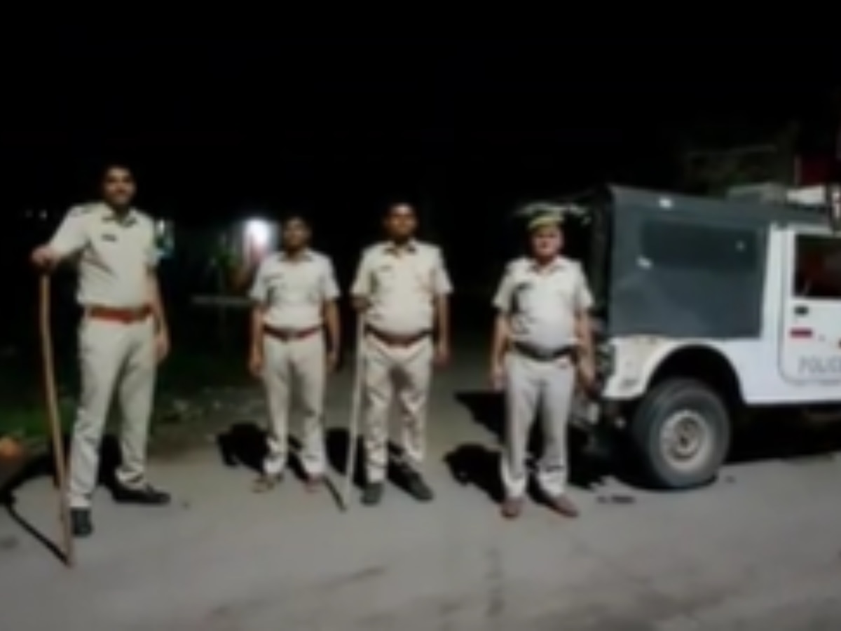 Jhalawar News: दो युवकों के विवाद ने पिड़ावा कस्बे में बढ़ाया तनाव, भारी पुलिस बल तैनात Jhalawar News: दो युवकों के विवाद ने पिड़ावा कस्बे में बढ़ाया तनाव, भारी पुलिस बल तैनात