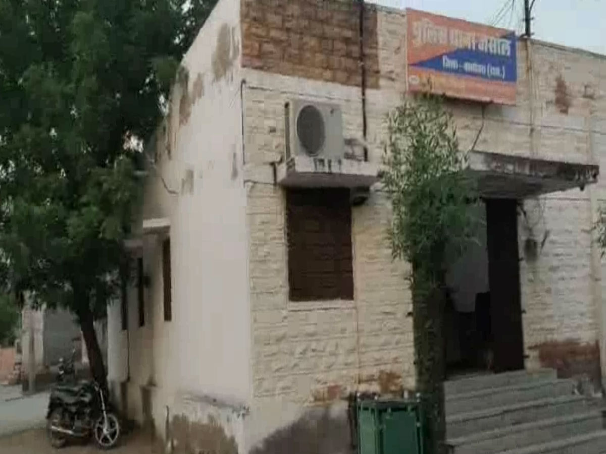 प्रेमी के साथ ऐश-आराम की जिंदगी जीने के लिए पत्नी ने रचा षड्यंत्र, गहने बेचे और हत्या के लिए इतने लाख में हुआ सौदा तय प्रेमी के साथ ऐश-आराम की जिंदगी जीने के लिए पत्नी ने रचा षड्यंत्र, गहने बेचे और हत्या के लिए इतने लाख में हुआ सौदा तय