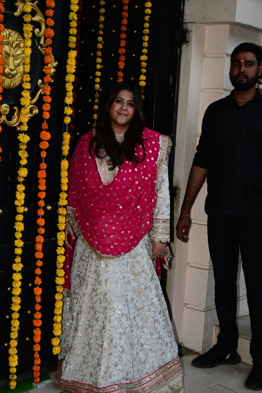 एकता कपूर का गोटेदार लहंगा चोली