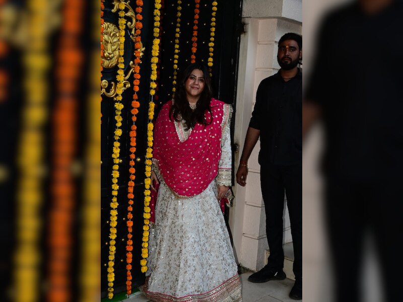 एकता कपूर का गोटेदार लहंगा चोली