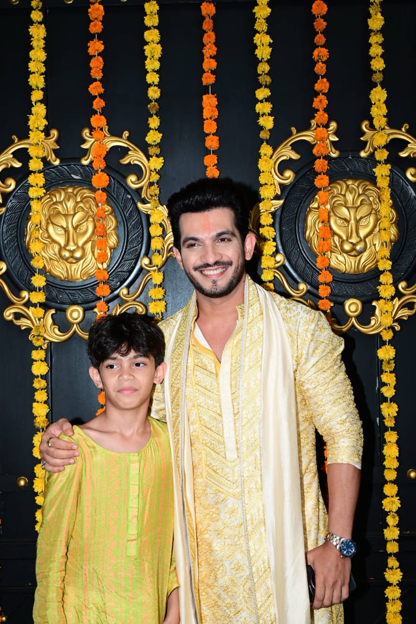 बेटे संग पहुंचे अर्जुन बिजलानी