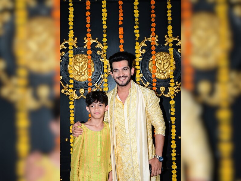 बेटे संग पहुंचे अर्जुन बिजलानी