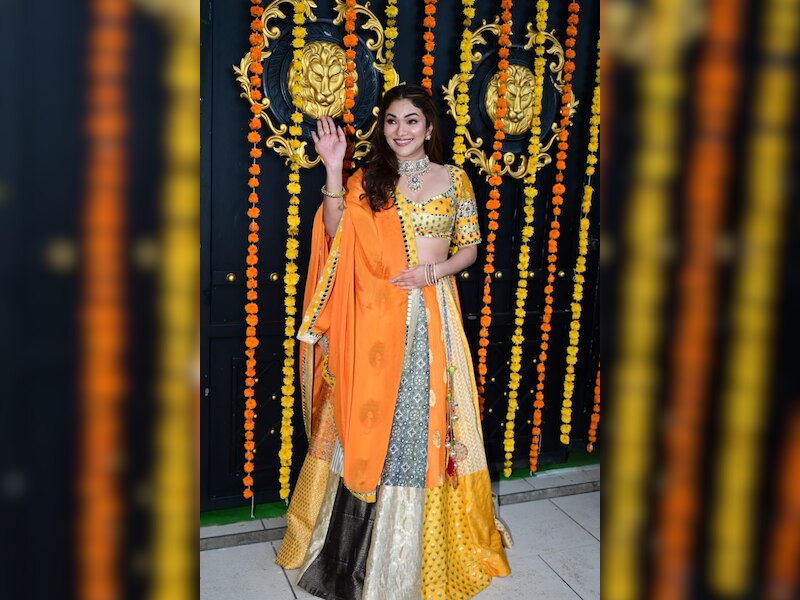 रोबोट बहू का खूबसूरत लुक