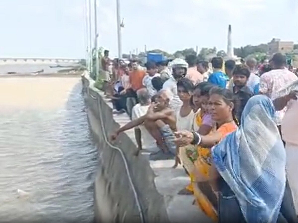 Youth dies due to drowning in Ganga river while taking selfie in Patna ...