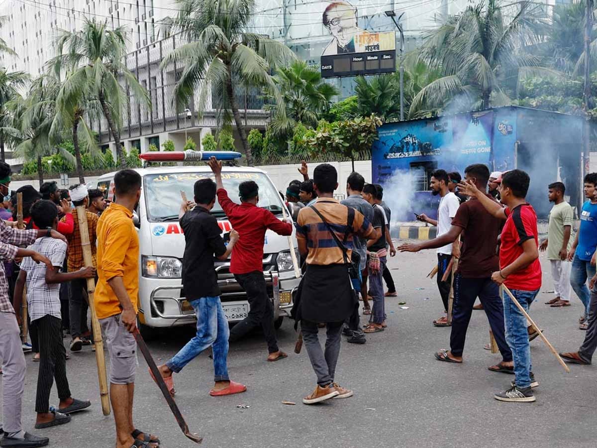 Bangladesh Crisis: दंगे-फसाद के बाद अब कैसे चलेगा देश? बांग्लादेश सरकार ने मदद के ल‍िये यहां फैलाए हाथ