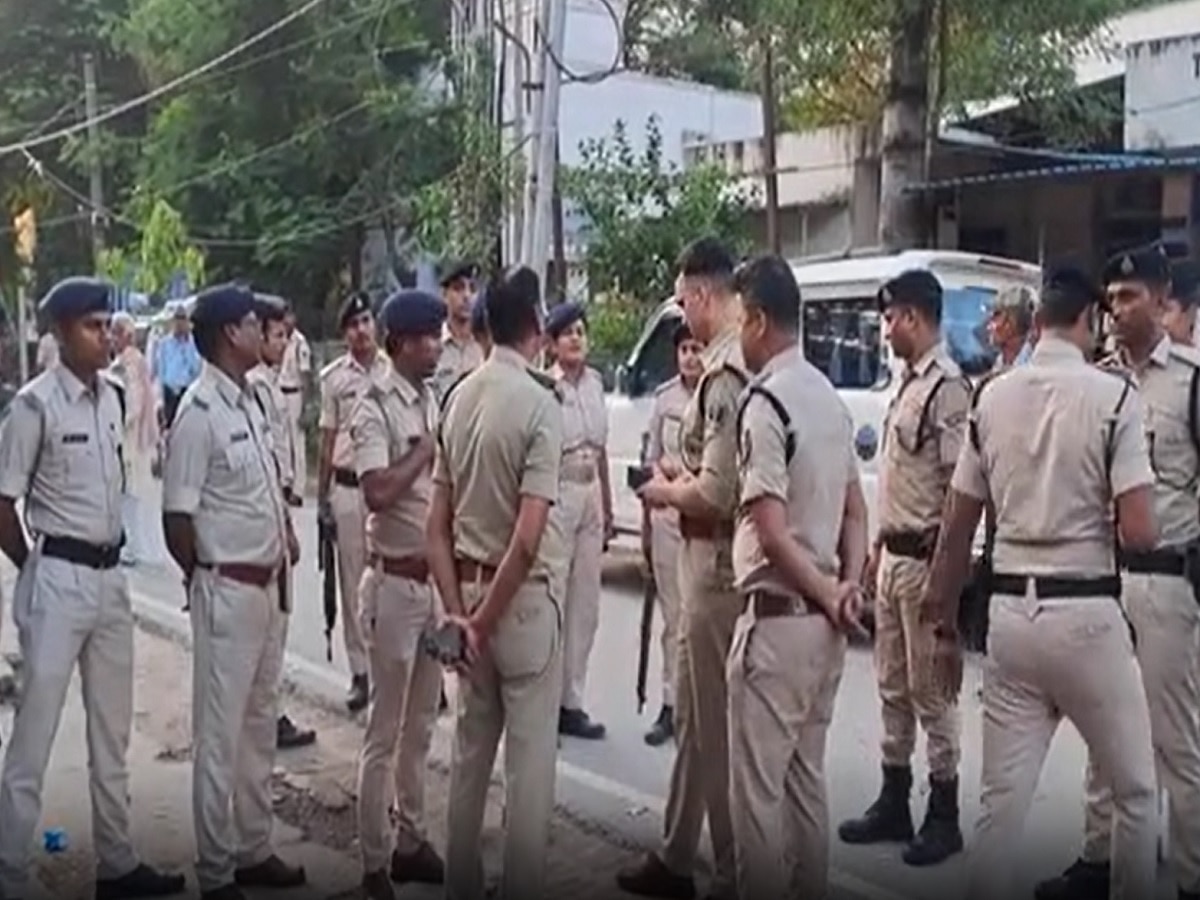 पुलिस की गिरफ्त में मकड़ा (Video Grab)