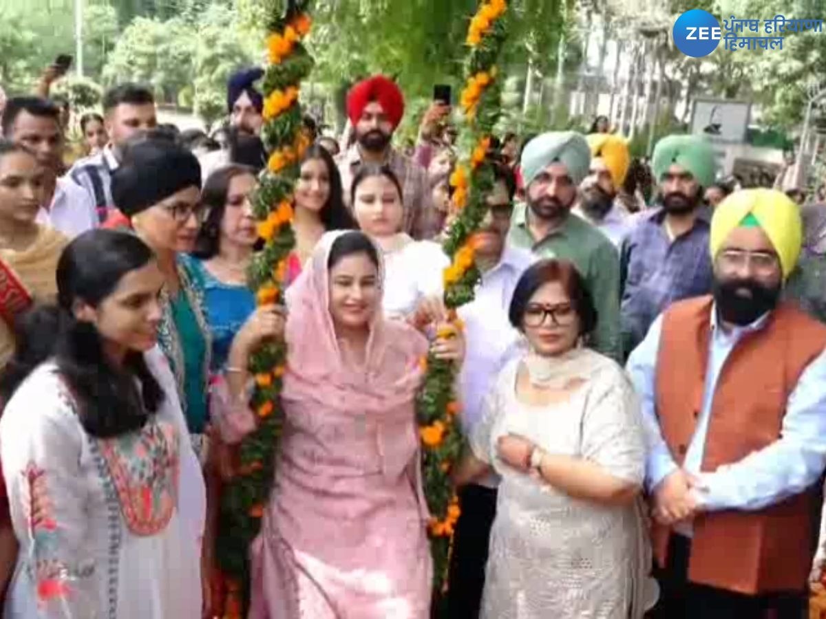 Ludhiana News: ਲੁਧਿਆਣਾ ’ਚ ਤੀਆਂ ਦੇ ਤਿਉਹਾਰ ਦੇ ਪ੍ਰੋਗਰਾਮ 'ਚ ਸ਼ਿਰਕਤ ਕਰਨ ਪਹੁੰਚੇ CM ਮਾਨ ਦੀ ਪਤਨੀ ਡਾ. ਗੁਰਪ੍ਰੀਤ ਕੌਰ