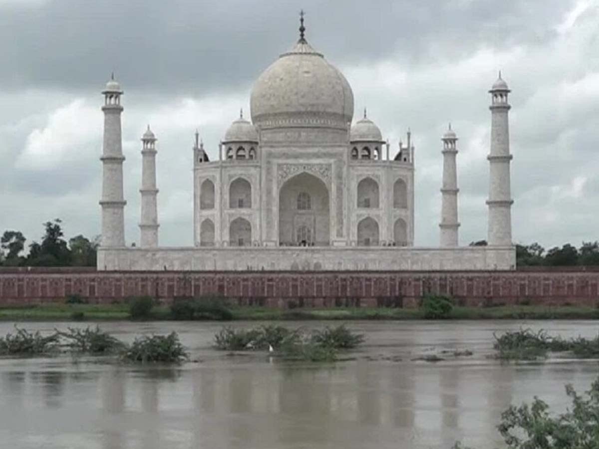 Taj Mahal News: '10वीं फेल कर रहा PhD के लिए अप्लाई', ताजमहल के पास पहुंचा पानी तो ASI पर बरसे ओवैसी