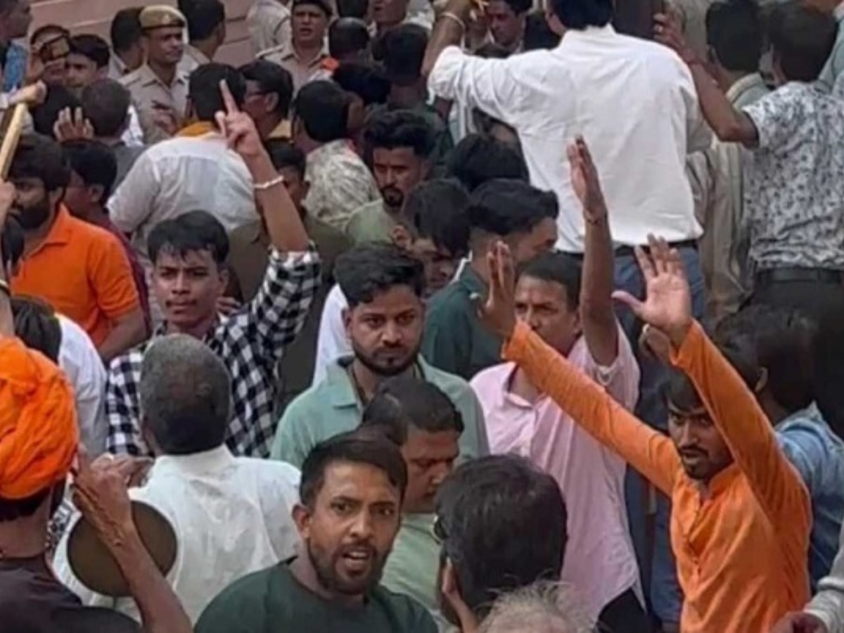 Bhilwara News: भीलवाड़ा में जल झूलनी एकादशी के दौरान पथराव, तनावपूर्ण स्थिति और भगदड़ Bhilwara News: भीलवाड़ा में जल झूलनी एकादशी के दौरान पथराव, तनावपूर्ण स्थिति और भगदड़