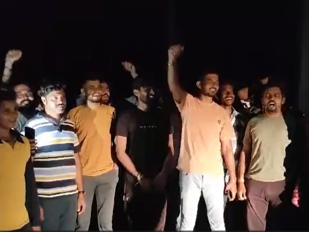 Banswara News: चार पंचायतों में 15 घंटे से बिजली गुल, ग्रामीणों ने जीएसएस का किया घेराव Banswara News: चार पंचायतों में 15 घंटे से बिजली गुल, ग्रामीणों ने जीएसएस का किया घेराव