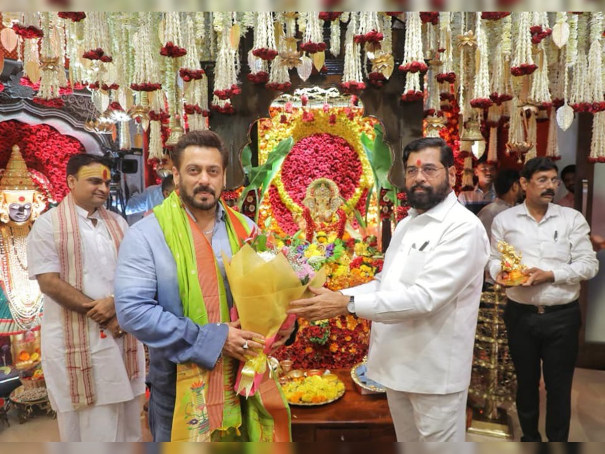 CM एकनाथ शिंदे के घर गणेश उत्सव में शामिल हुए बॉलीवुड सितारे - Bollywood stars attend Ganesh Utsav at CM Eknath Shinde's house