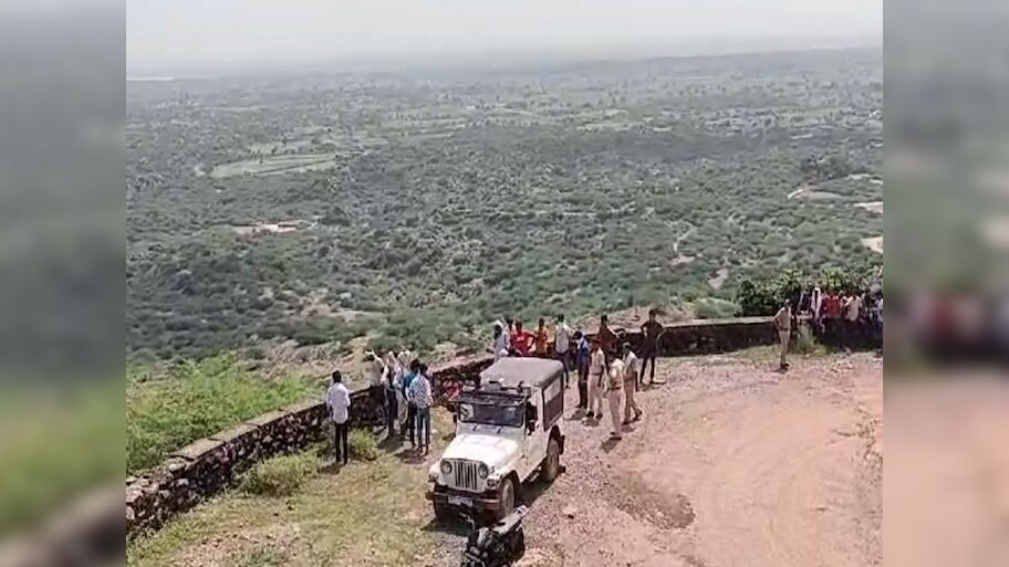 नग्न अवस्था में मिला युवती का शव, उसकी बेटी को मरा समझ खाई में फेंका, जानिए क्या है 'रोंगटे' खड़े कर देने वाली पूरी घटना 