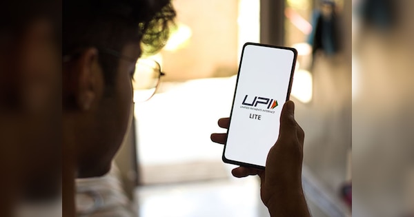 UPI New Service: बड़ी खबर! यूपीआई ग्राहकों को अगले महीने से मिलने जा रही है ये नई सुविधा, यहां जानें डिटेल्स