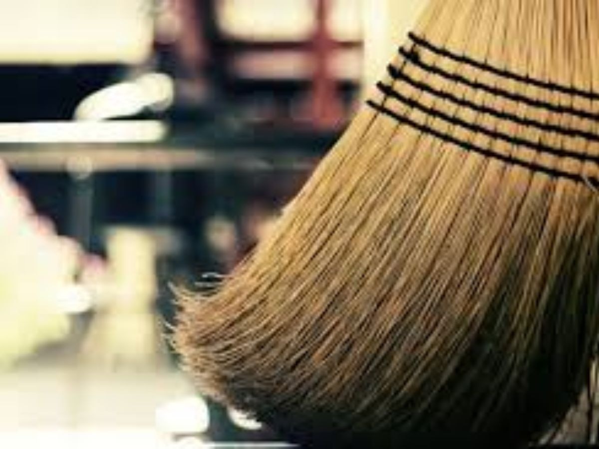 broom vastu tips