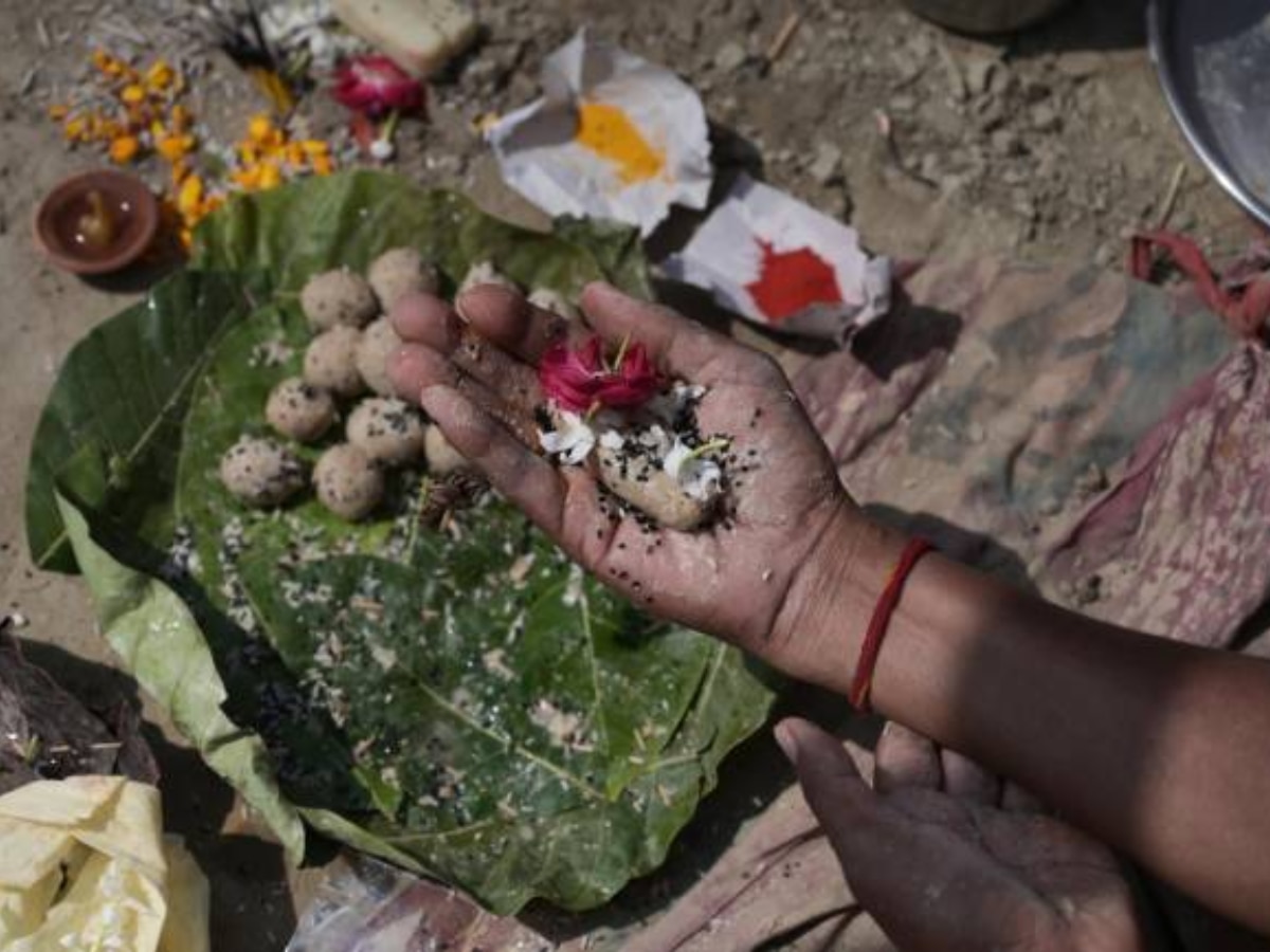 Pitru Paksha 2024:  पितृ पक्ष में सपने में पूर्वजों का दिखाई देना शुभ या अशुभ, जानें स्वप्न शास्त्र में क्या है इसका अर्थ 