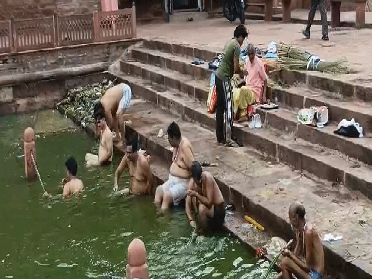 पितरों का श्राद्ध करते वक्त जरूर ध्यान रखें ये बातें, वरना लग जाएगा पितृदोष