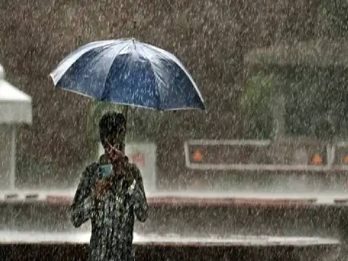 Delhi-NCR Weather: दिल्ली में आज भी होगी झमाझम बारिश, मौसम विभाग ने जारी किया येलो अलर्ट