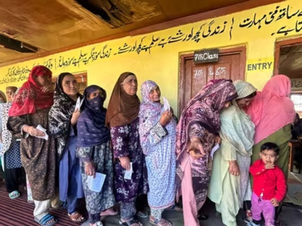 J&K Assembly polls: इंद्रवाल में ज्यादा तो पुलवामा में सबसे कम डले वोट, पहले फेज की वोटिंग में 58.85 फीसदी हुआ मतदान