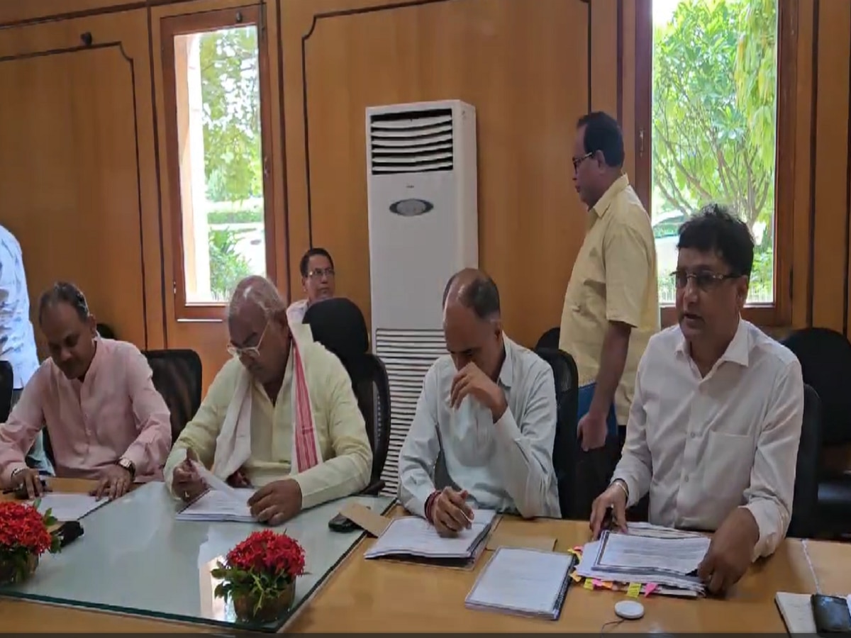 Rajasthan News: नहीं हुआ 17 नए जिलों और 3 संभागों का भविष्य तय, जानें कहां फंसा है पेंच Rajasthan News: नहीं हुआ 17 नए जिलों और 3 संभागों का भविष्य तय, जानें कहां फंसा है पेंच