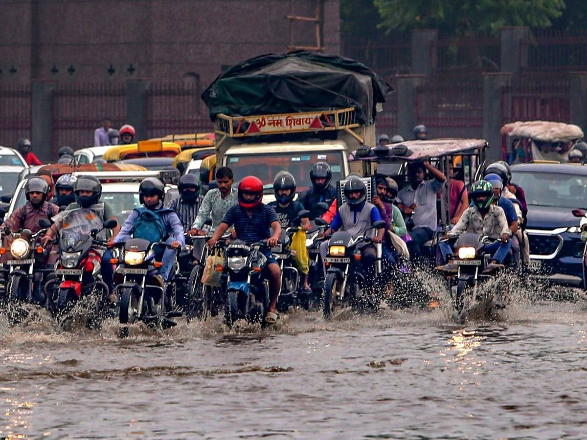 Delhi Rain Forecast: दिल्ली NCR में अभी नहीं थमेगी बारिश! 'यागी' तूफान के कारण अक्टूबर में भी होगी बरसात