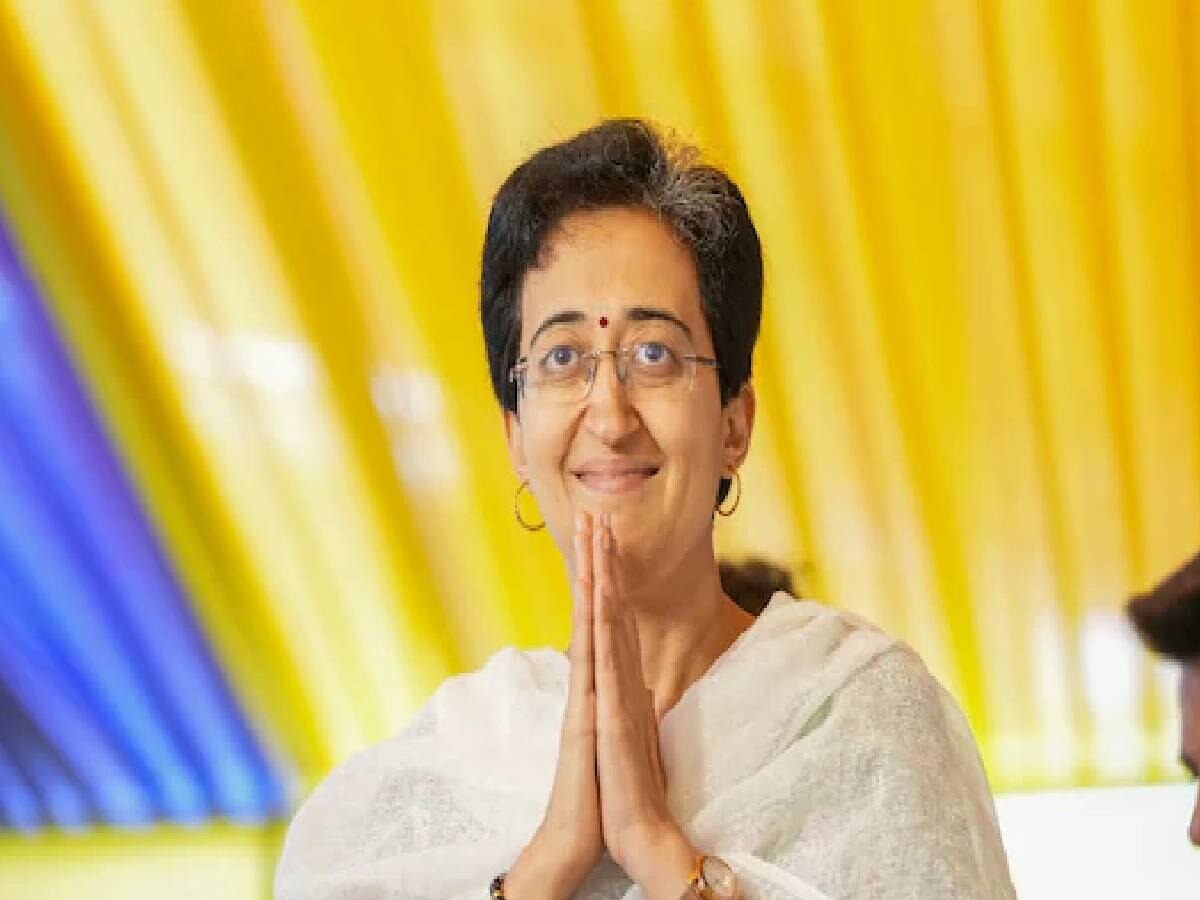 Delhi CM Atishi Oath Ceremony Live:  सुषमा स्वराज, शीला दीक्षित के बाद तीसरी बार महिला के हाथ में होगी दिल्ली की कमान, आतिशी लेंगी CM पद की शपथ