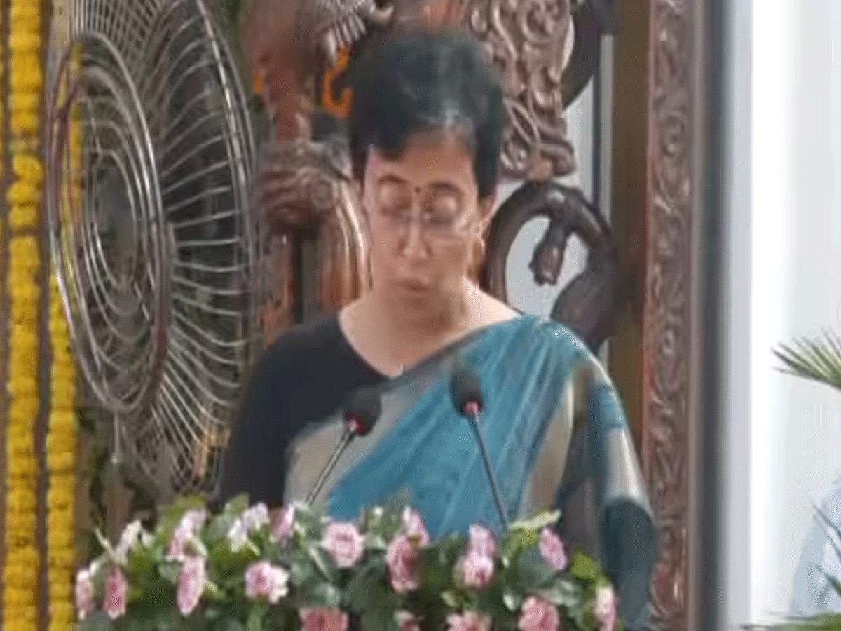 Atishi Oath Ceremony: आतिशी बनीं दिल्ली की तीसरी महिला CM, इन विधायकों ने भी ली मंत्री पद की शपथ