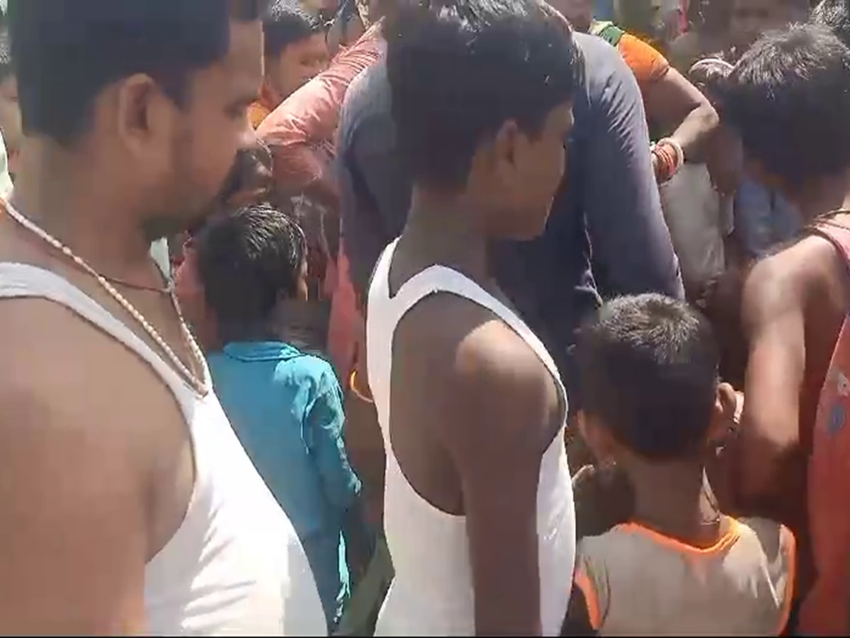 बच्चे को चेन से बांधकर पीटा